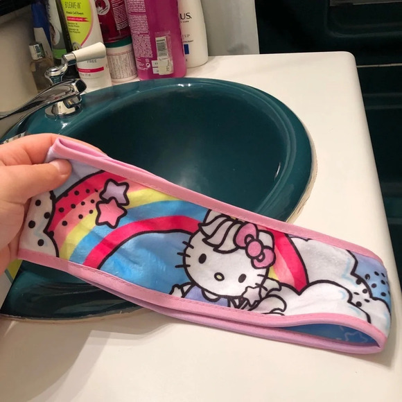 NIB THE CREME SHOP HELLO KITTY SPA HEADBAND - Picture 3 of 4
